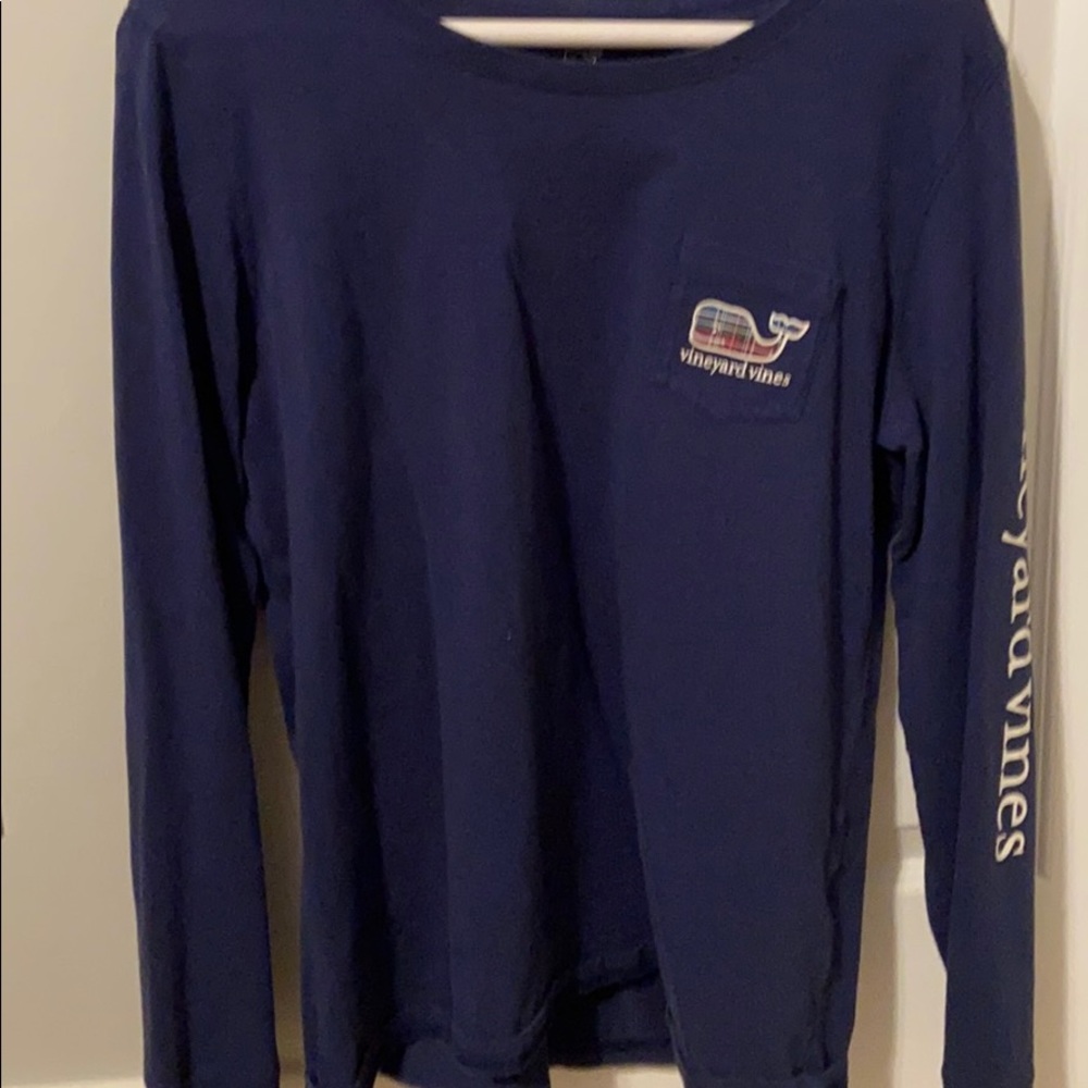 Navy blue vineyard vines shirt